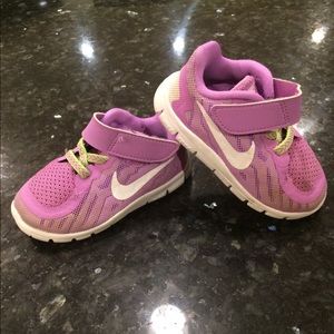 Girls toddler Nike free run size 5